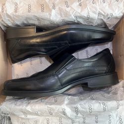 ECCO shoe Brand NEW in the box 