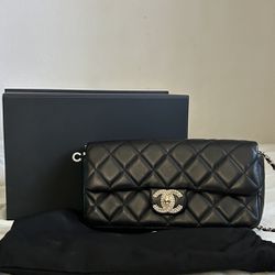 CHANEL authentic Black Quilted Shoulder bag that has pearl cc black for  Sale in Katy, TX - OfferUp
