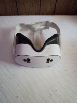 Meta Quest 3 VR Headset comes with charger and the controllers