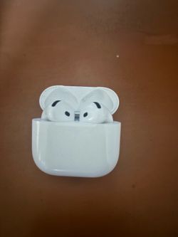 Selling AirPods 4 (USED) with active noise cancellation