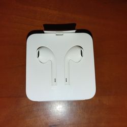 Apple iPhone Earphones With Lightning Connector