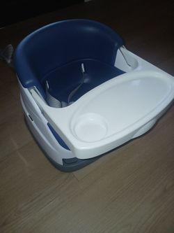 Ingenuity baby base 2 in 1 booster feeding and floor seat with self-storing tray