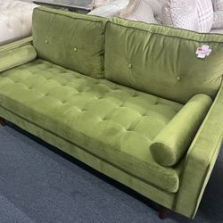  70”Sofa，$200