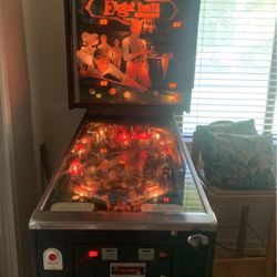 Vintage Valley Midway, eight ball camp pinball machine