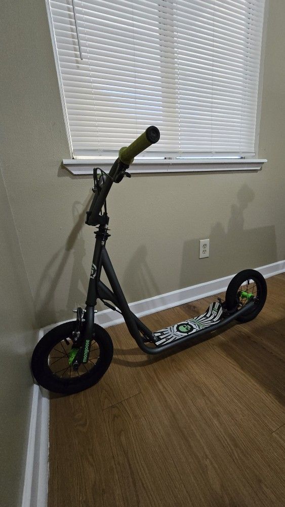 Mongoose Expo Kick Scooter