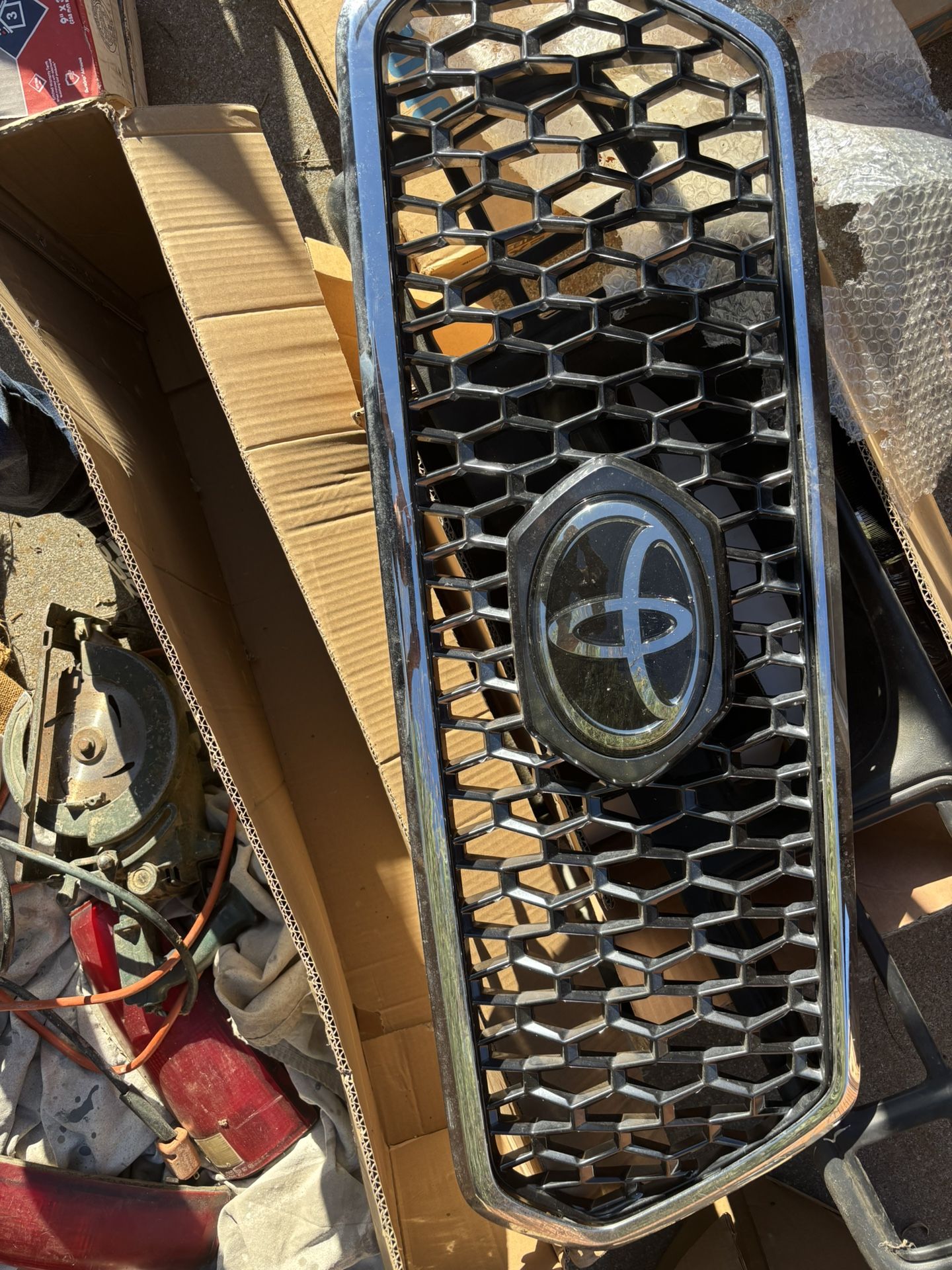 Toyota Tacoma Grill 2016
