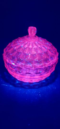 Beautiful Vintage Pink Whitehall Cubist Glass Candy Dish (Selenium)