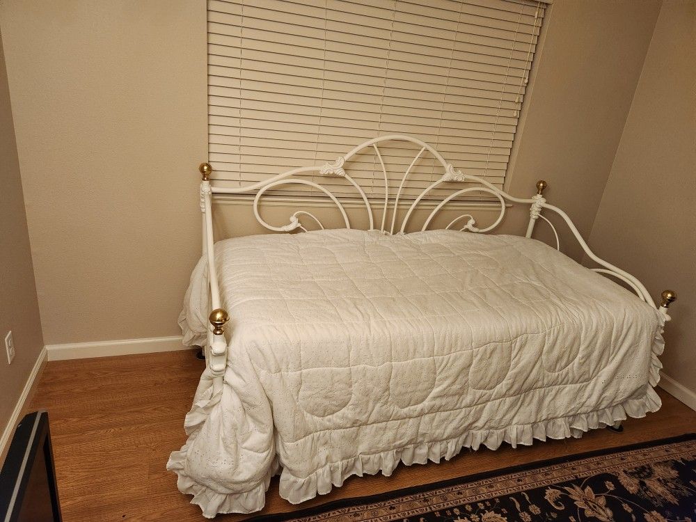 Day Bed/Twin