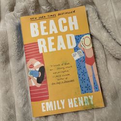 Beach Read by Emily Henry Paperback
