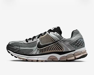 Men’s Nike Vomero 5 (size 12)