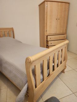 Twin Bed Classic Plantation Style Desing On Headboard Footboard And TV And Closet Hard Wood And Strong Furniture.