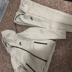 Boys Nike techs olive green & grey size medium