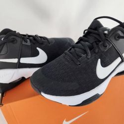 Womens Nike Shoes 7 Brand New 