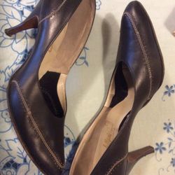 Vintage  Gray leather 3” Heel Shoe