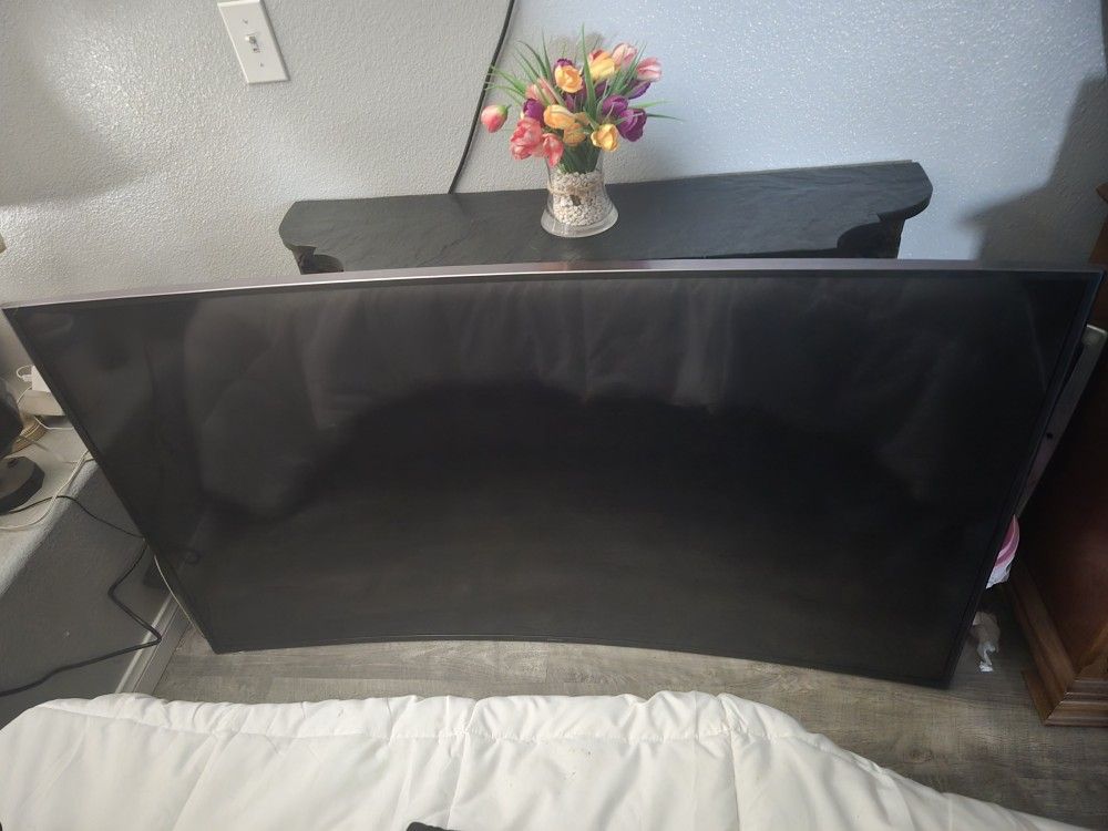 RARE! 65" CURVE Samsung Tv