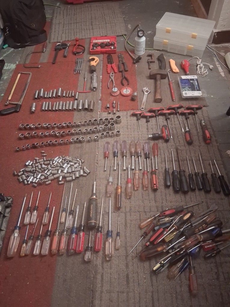 225 Piece Tool Set