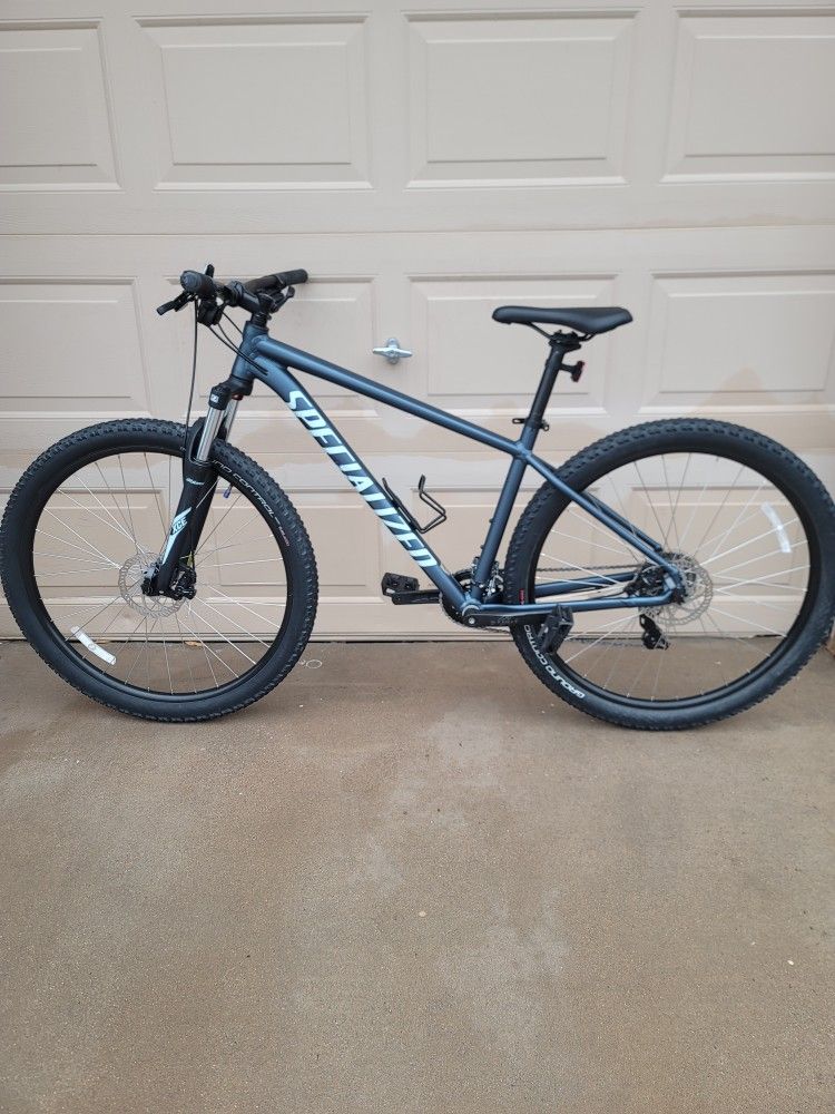 SPECIALIZED ROCKHOPPER MOUNTAIN BIKE 29ER (LARGE FRAME) for Sale in ...