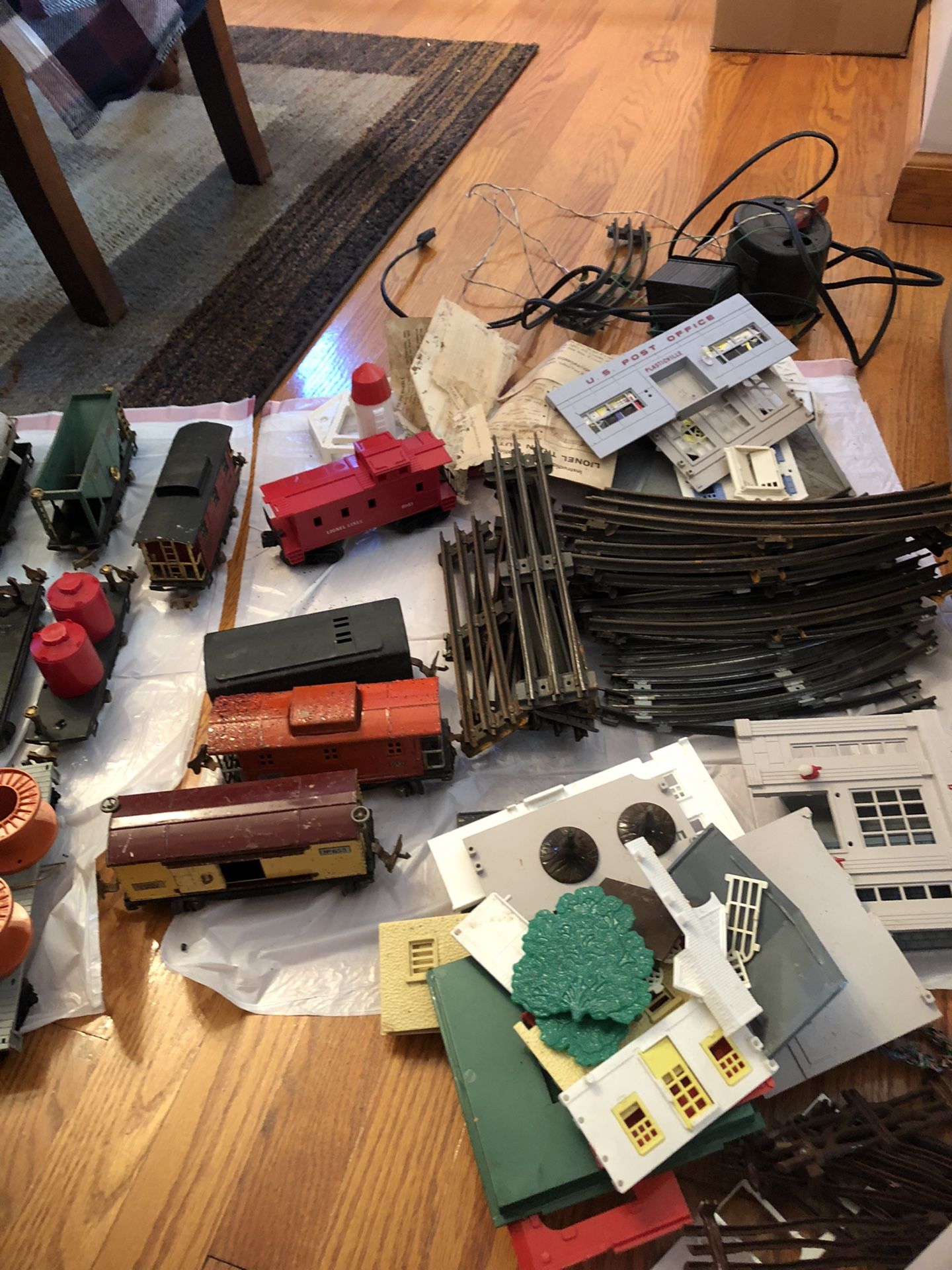 Vintage Lionel Train Set With Locomotives And Houses. Make Reasonable Offer.