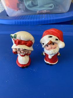 MR. & MRS. CLAUSE SALT AND PEPPER SHAKERS