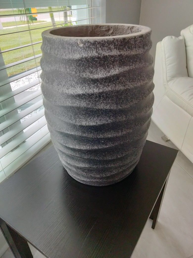 New!  Concrete  Plant Pot