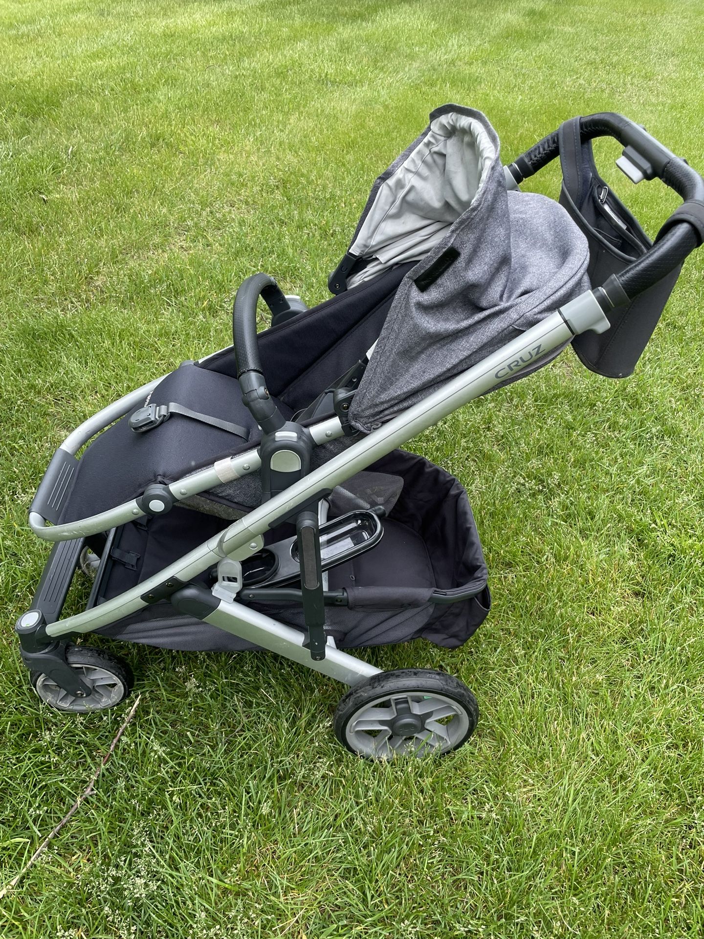 UPPAbaby Cruz V2 Stroller Used