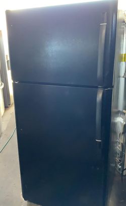 Kenmore Top Mount Black Refrigerator

