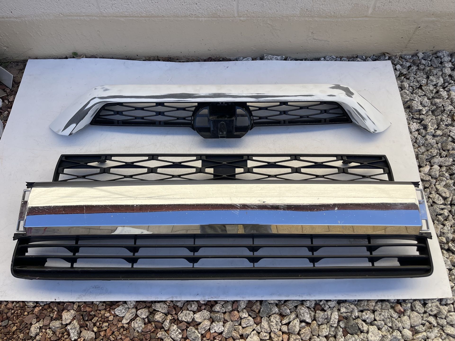 Toyota 4runner grill 2014 - 2020, Toyota 4 Runner Grille, front grill Toyota 4Runner, OEM Original Toyota Part