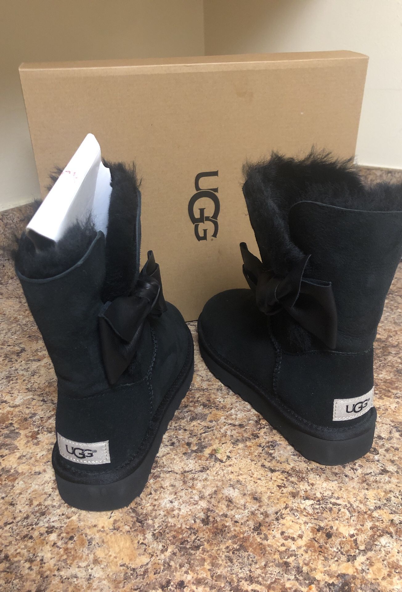 Never worn Uggs size 5