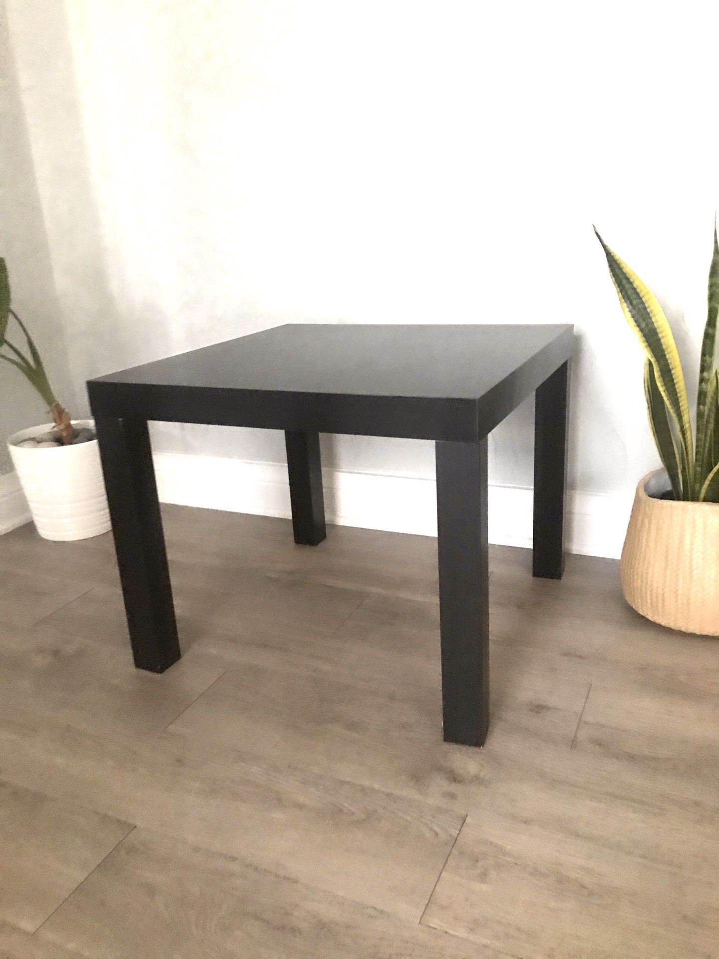 End & Side Table L21.5/W21.5/H18 $25