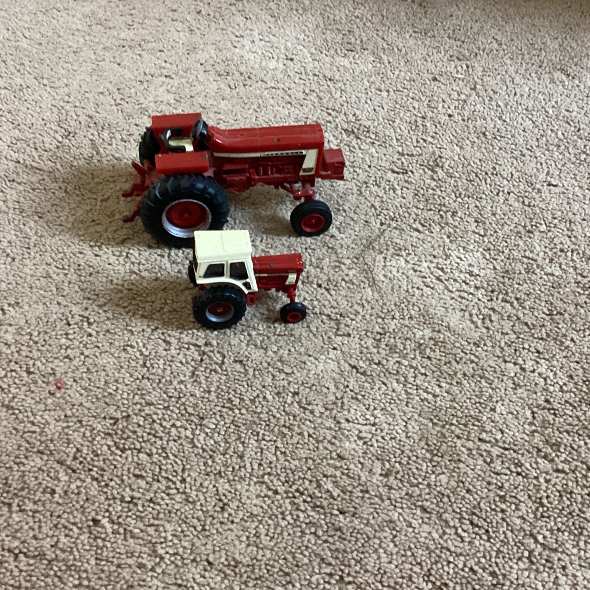 Farmall 806 With International 1066 Turbo Farm Toys 1/64 Version