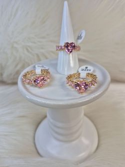 Beautiful heart Ring 14k Gold laminated hypoallergenic waterproof non tarnish exelent quality now available!!