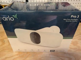 Arlo Wireless Floodlight
Security Light and Camera