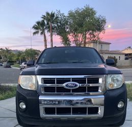 10 Ford Escape V6 Limited 4wheel Drive( Chevy,honda, GMC, SUV, Toyota)