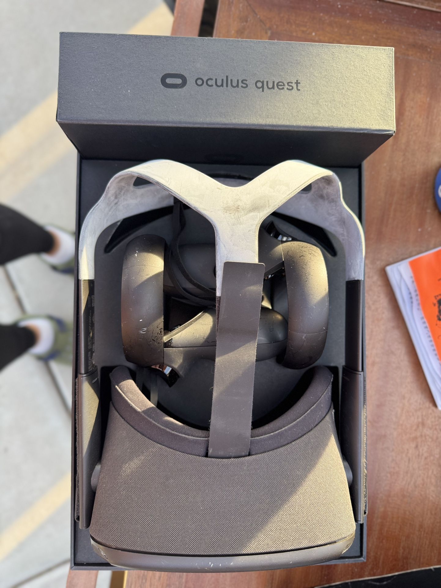 Oculus Quest VR Headset + Controllers (No Charger, Pickup in Buckeye)