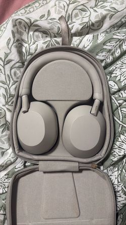 Sony XM5 Headphones