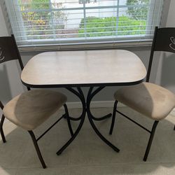 Kitchen Nook Table/Chairs