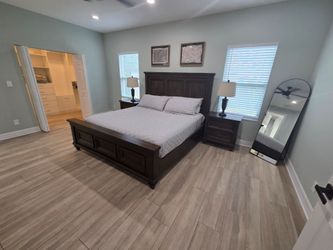 King size bed