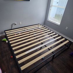 ZINUS King 10 in. metal bed frame with wooden slats, black