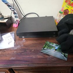 Xbox 1x 1tb With A Bunch Of Games And Controller