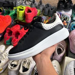 Alexander McQUEEN “Studded” Size 10.5