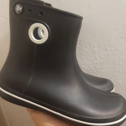 Crocs Women's Jaunt Shorty Rain Boots
Size 8