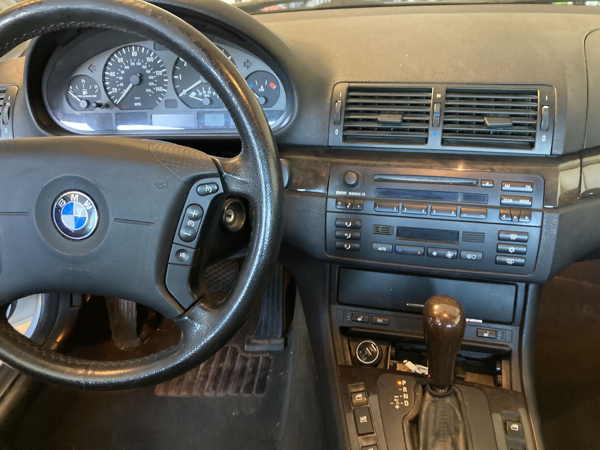 2003 BMW 325i