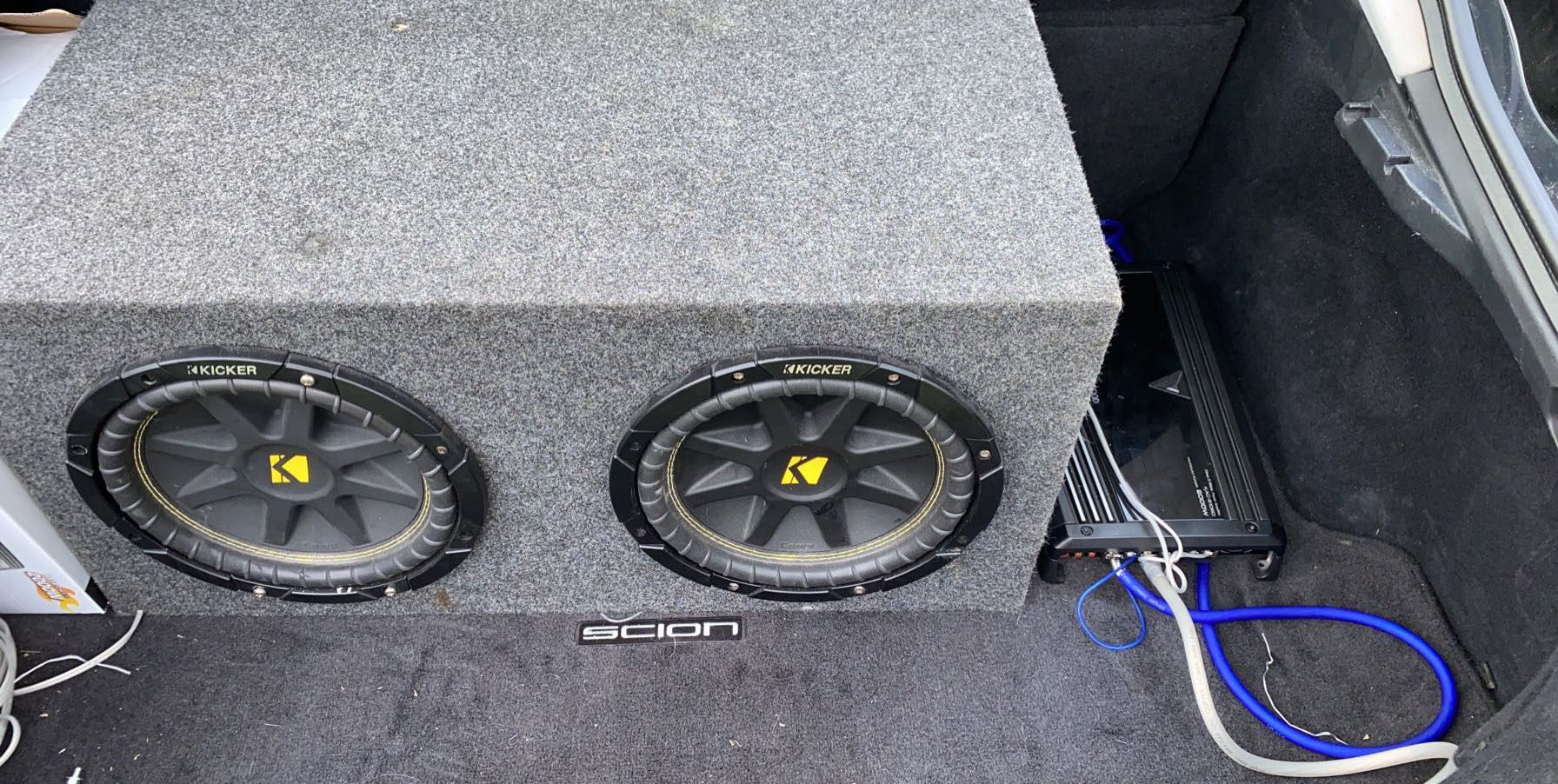 2 Kicker 10s with amp