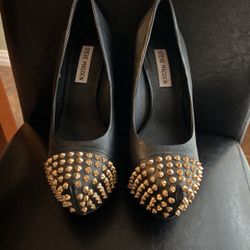 Steve Madden  Black Studded Toe Heel 