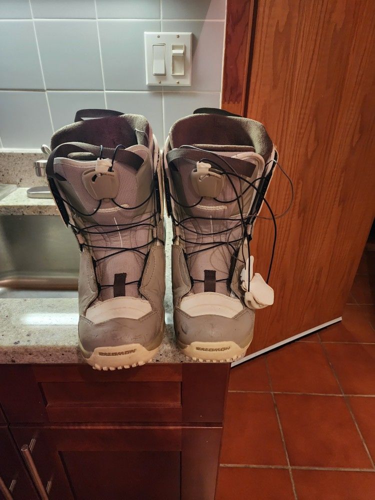 Salomon vigil snowboard boots women size 7.5