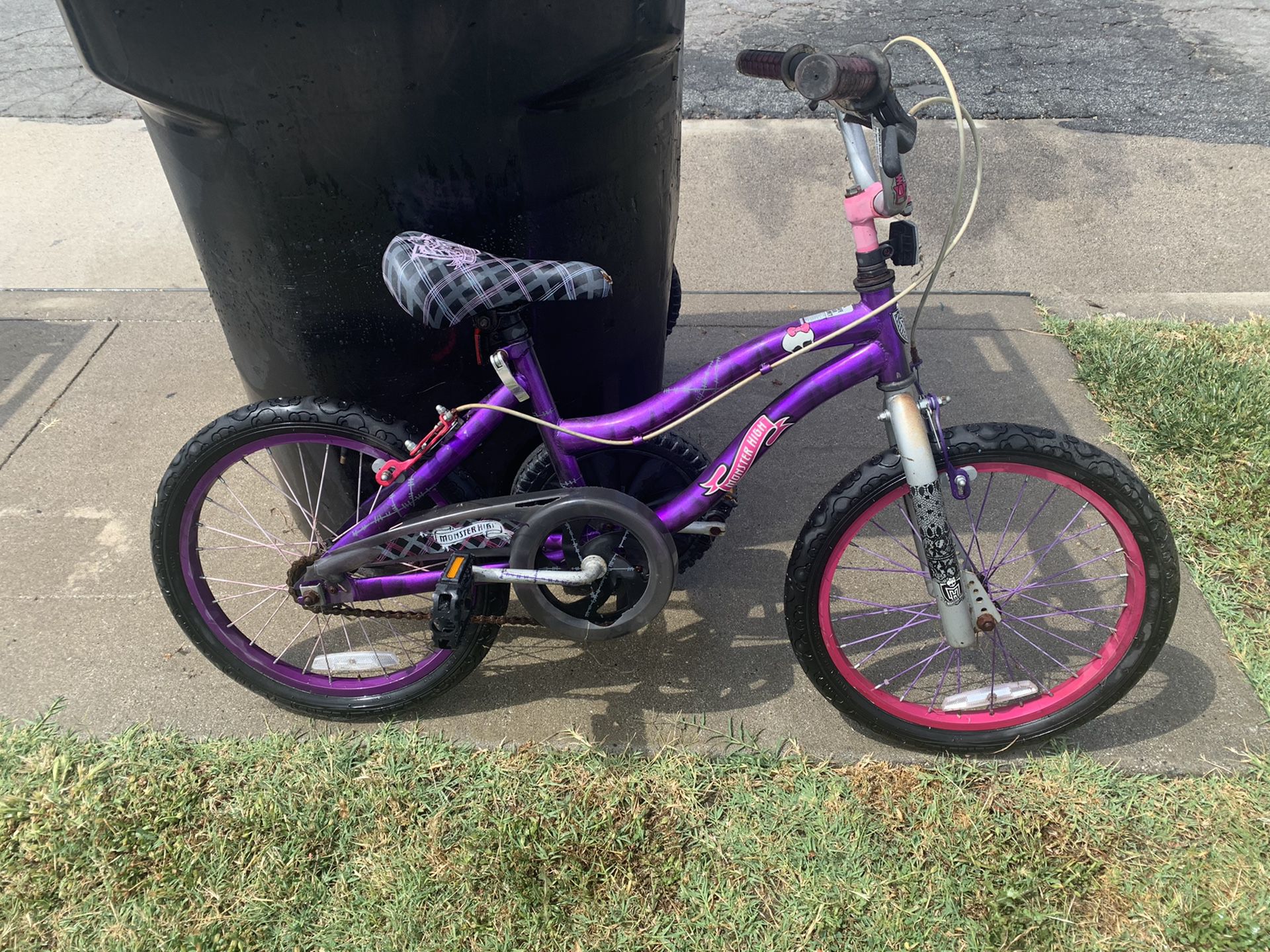 Monster High 18” girls bike ready to ride $30
