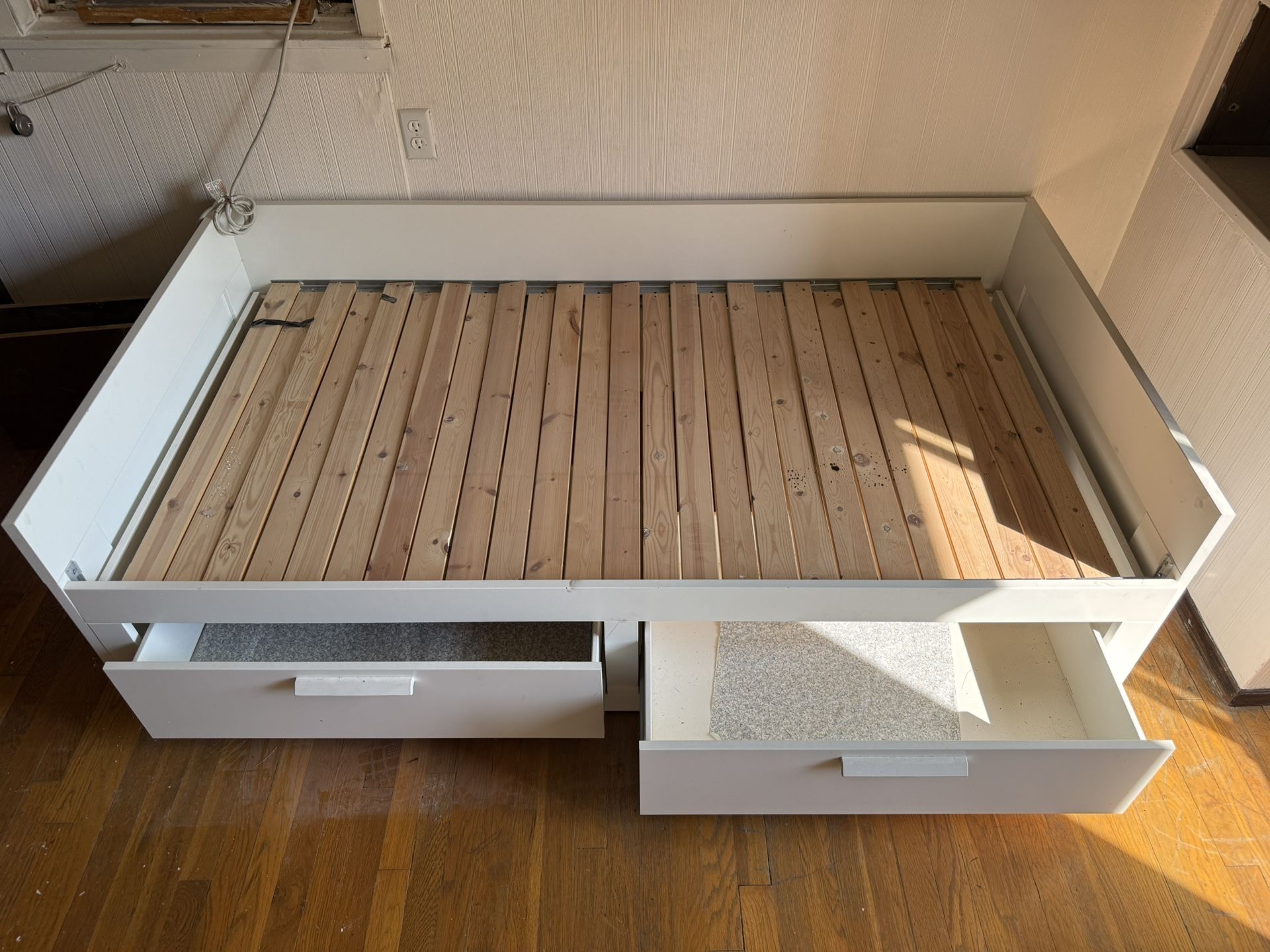 Twin Bed That Extends With Bottom Drawers