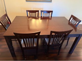 Wooden Dining Table and 6 chairs! Pristine condition, good quality.