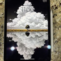 iPad Air (2021) — Great Condition + Free Apple Pencil