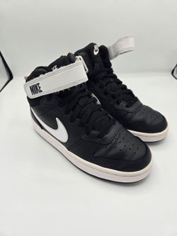 Nike High-Top Sneakers Black and White kids size 4